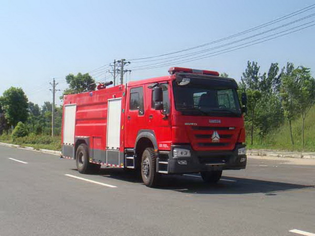 重汽豪沃重型消防車批量40臺(tái)投入黑龍江消防基礎(chǔ)部隊(duì)